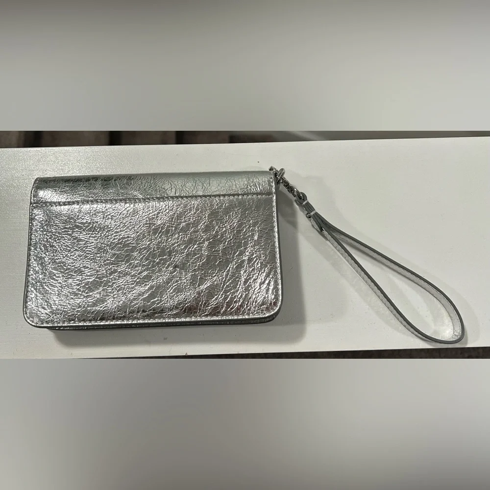 Talbots NWOT Crinkle Metallic Leather‎ Wristlet